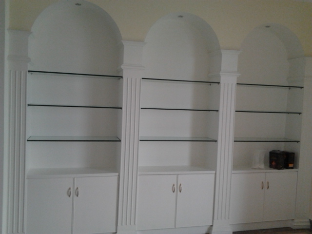 柜门正面喷白漆,那另一面呢【就是在柜子内部