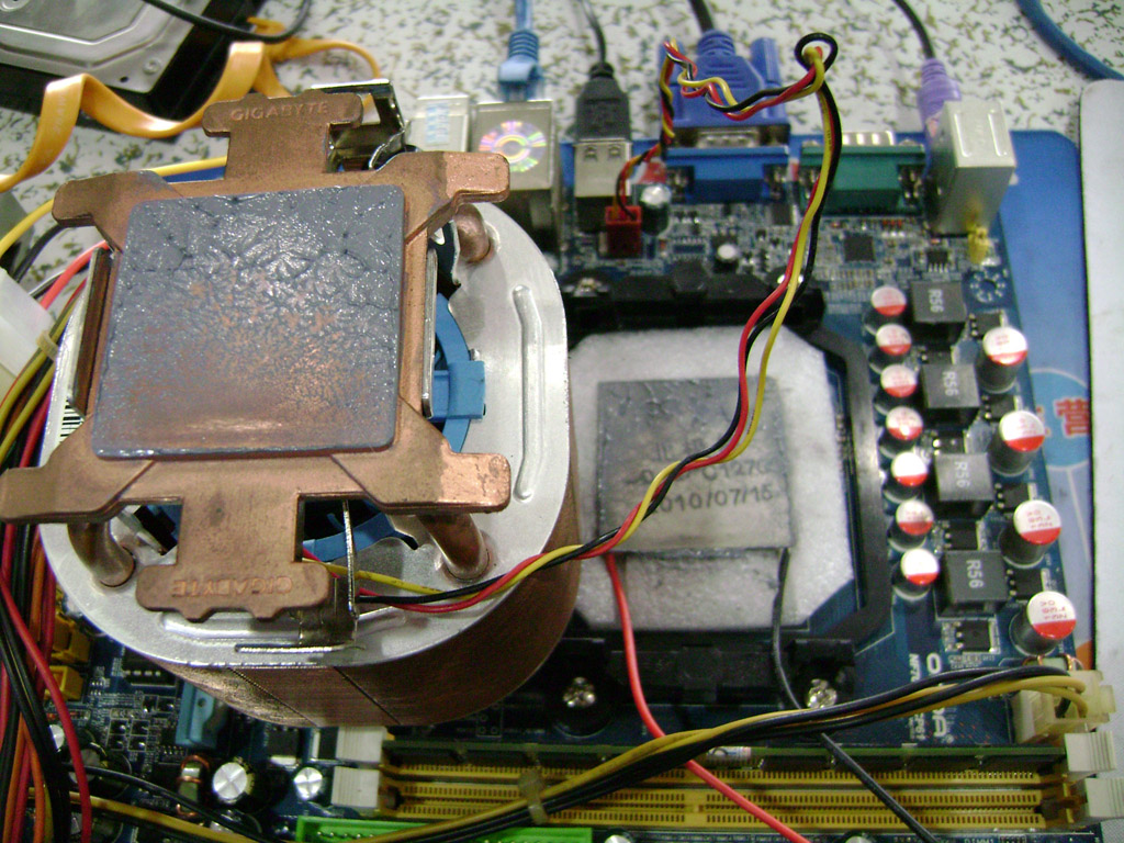 发烧了 技嘉全铜CPU散热器 改装好CPU超频后