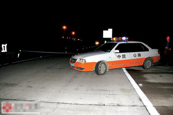 5月3日晚,南宁路政车涉嫌在高速公路逆行执法造成3名北海人死亡5人