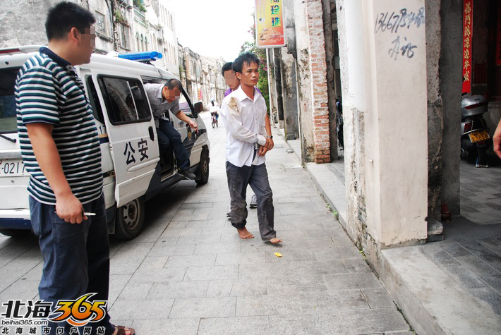 飞车党抢来金项链藏匿珠海路,小编跟随便衣警