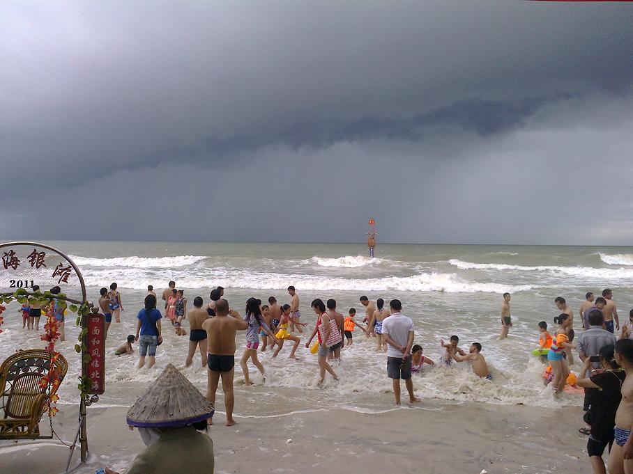 捞佬不懂什么叫台风(图)-北海时事开讲-北海3