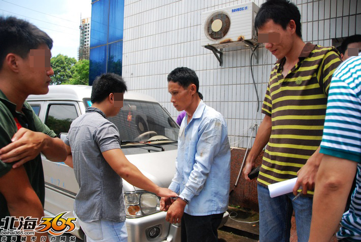 飞车党抢来金项链藏匿珠海路,小编跟随便衣警