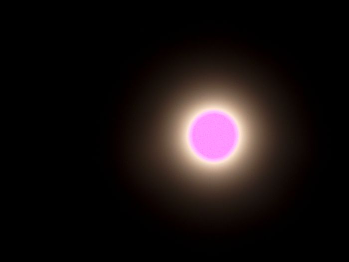 秋佳节的晚上,在北海海堤边拍摄到的红月亮(