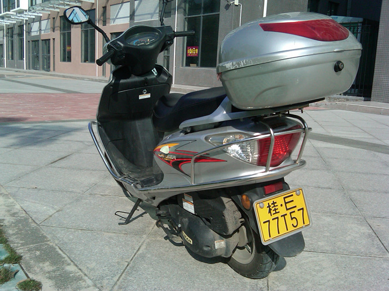 9成新力帆125踏板摩托车。
