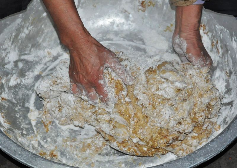 过年,我回老家粤西农村亲手做渐渐消退的木叶