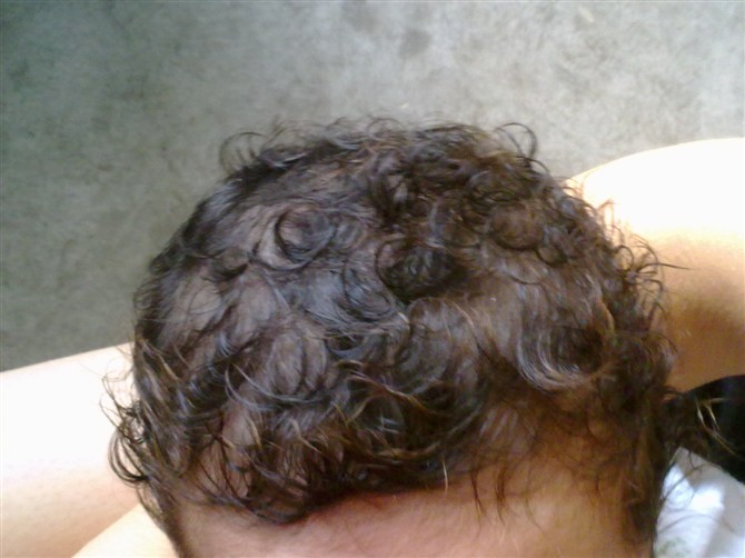 我家的小卷毛。<em>卷卷</em>的<em>头发</em>让别人误以为我是外