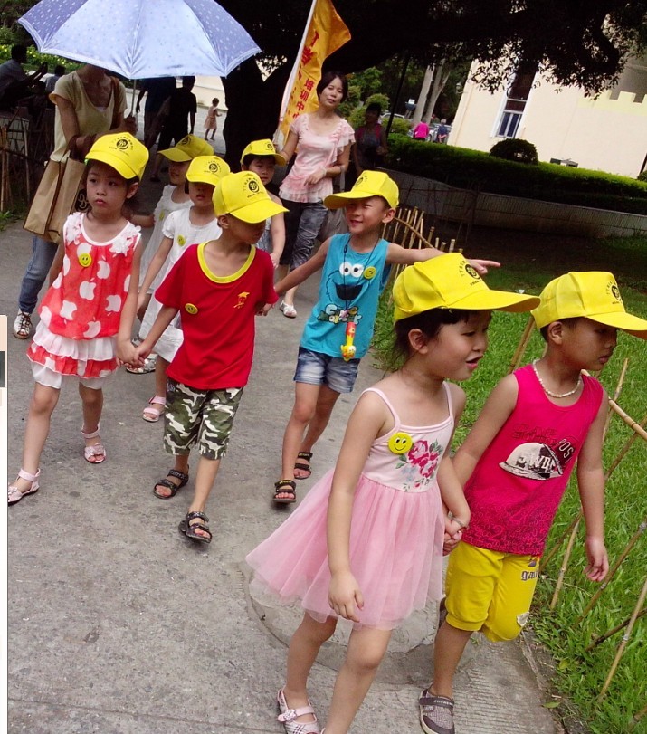 丁丁当小主持人6月萌芽班户外采访课照片!家长