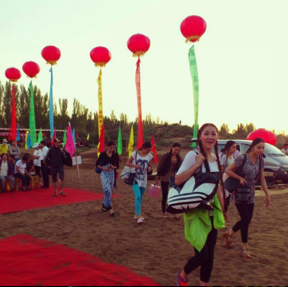 《过客-CT2012徒步搭车走新疆》-微博直播 更