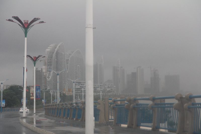 冒着生命危险拍的启德台风下狂扫北海(图片+视