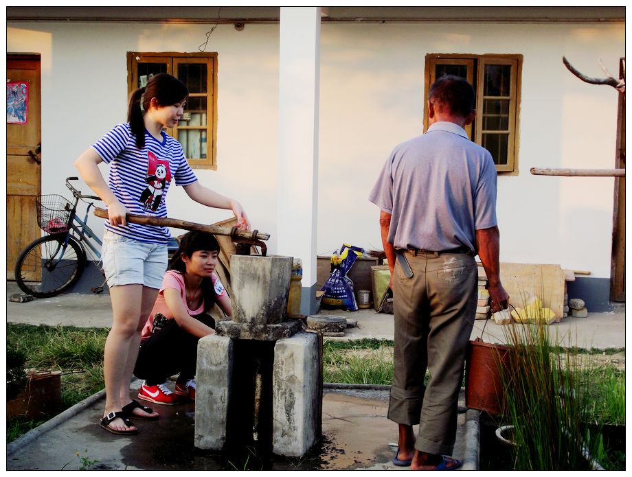 北海365网友给老人打水、做饭,陪马江敬老院老