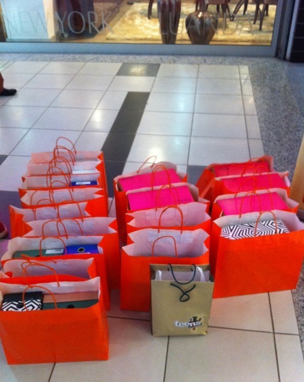 我是购物狂:4个女人一出戏,香港扫荡20双美鞋