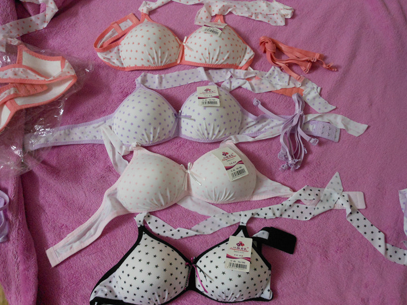 小女孩的内衣(六年级到初中生都可穿)有两种款