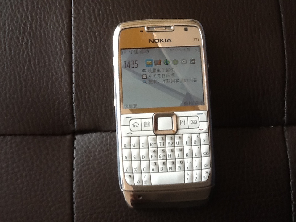 转诺基亚E71白色一电一充,230元-手机-北海36