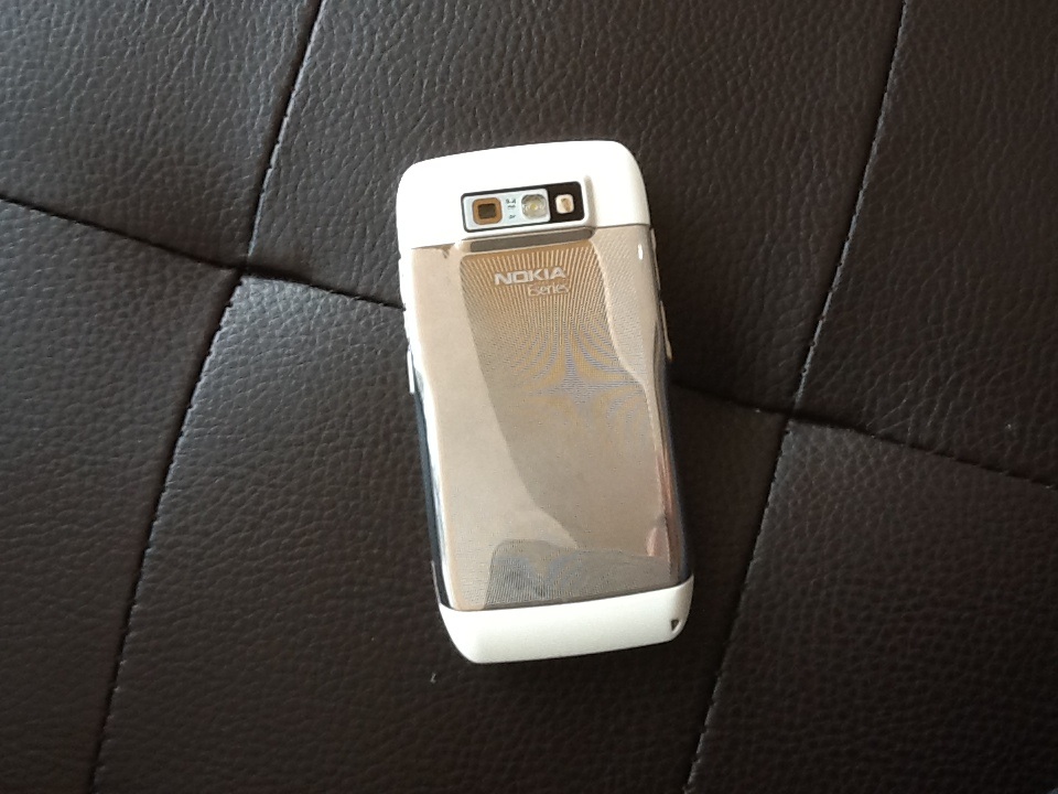 转诺基亚E71白色一电一充,230元-手机-北海36