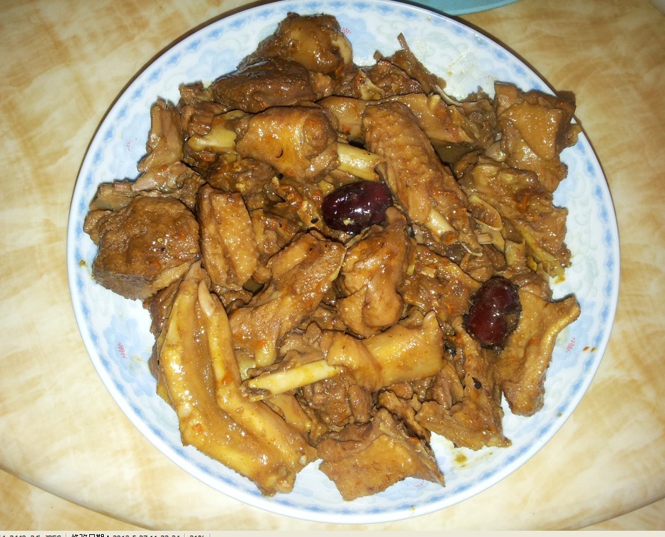 焖鸭肉,醋溜藕片。