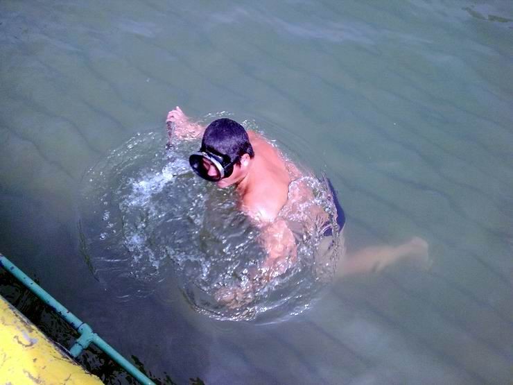 【游记】到梧州水上游泳池看张教练水下狩猎-