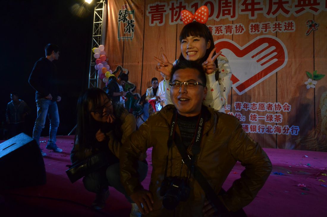 文艺组12月25日晚在职业学院晚会上的演出节