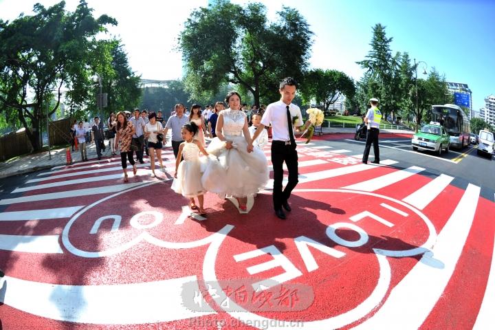 给银滩大道一个建议”增加一个爱情斑马线“