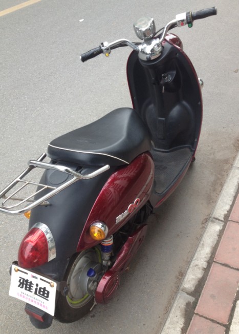 雅迪 8成新 小龟款 电动车 1600元 可以上牌-摩