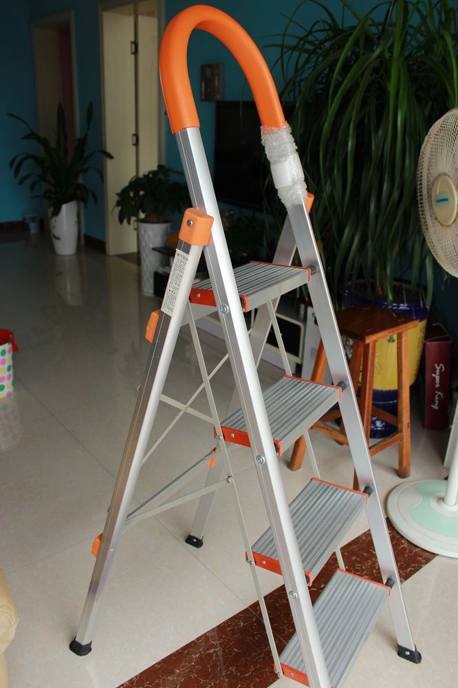 9.9成新工程铝合金加厚折叠四步梯一口价90元