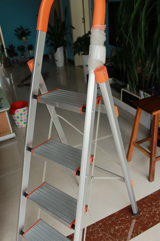 9.9成新工程铝合金加厚折叠四步梯一口价90元