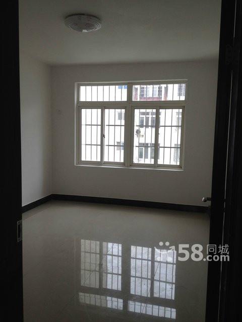 急售四川路与重庆路交汇(自来水公司宿舍)2楼