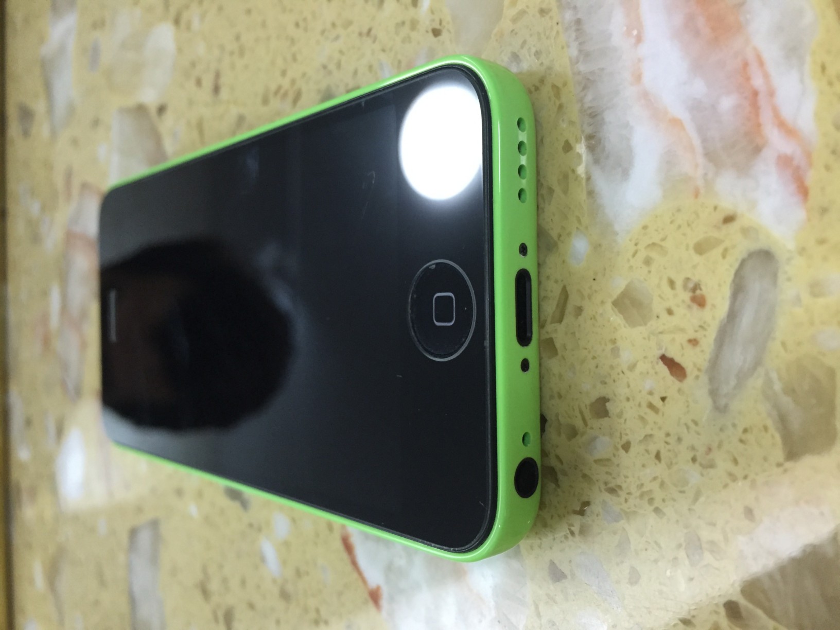 帮朋友出一台好成色IPHONE5C ~电信卡用~-手