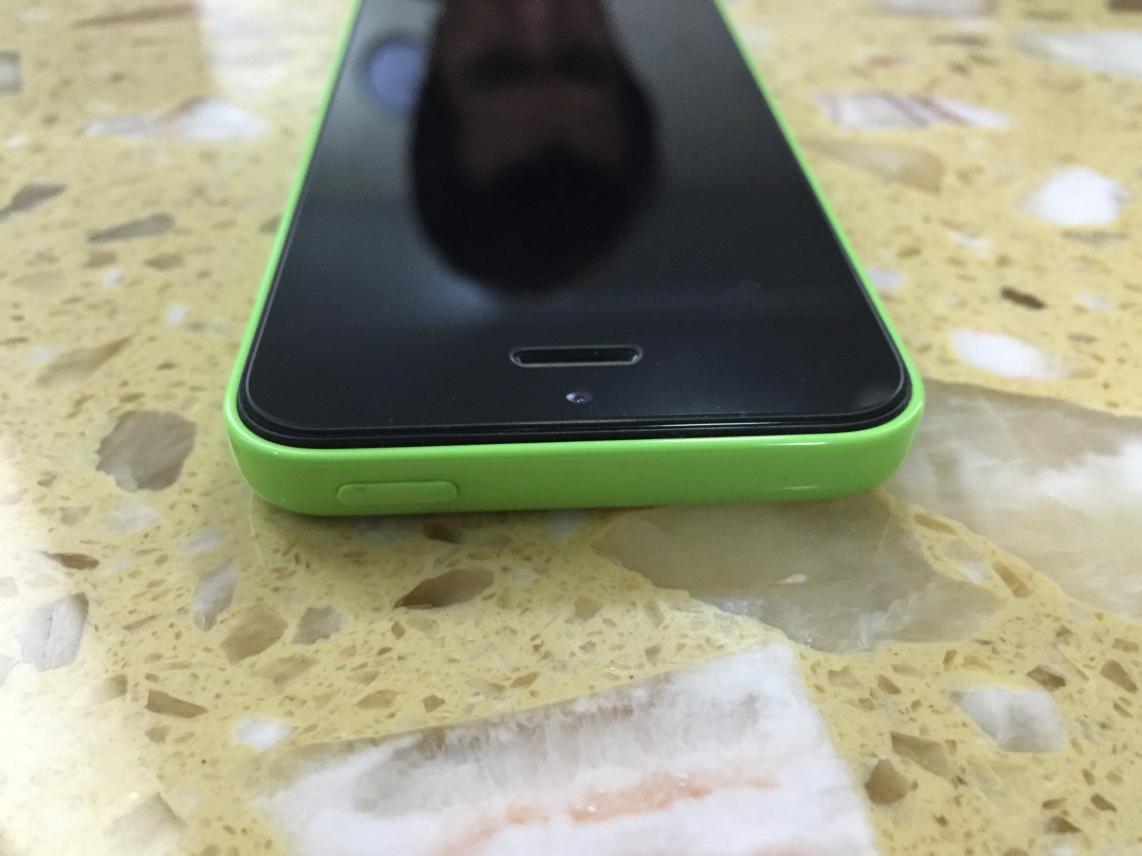 帮朋友出一台好成色IPHONE5C ~电信卡用~-手