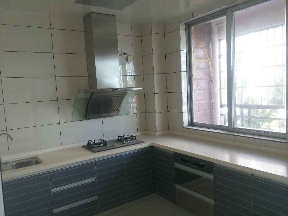 广东南路公务员小区 步梯二楼零公摊178坪送2