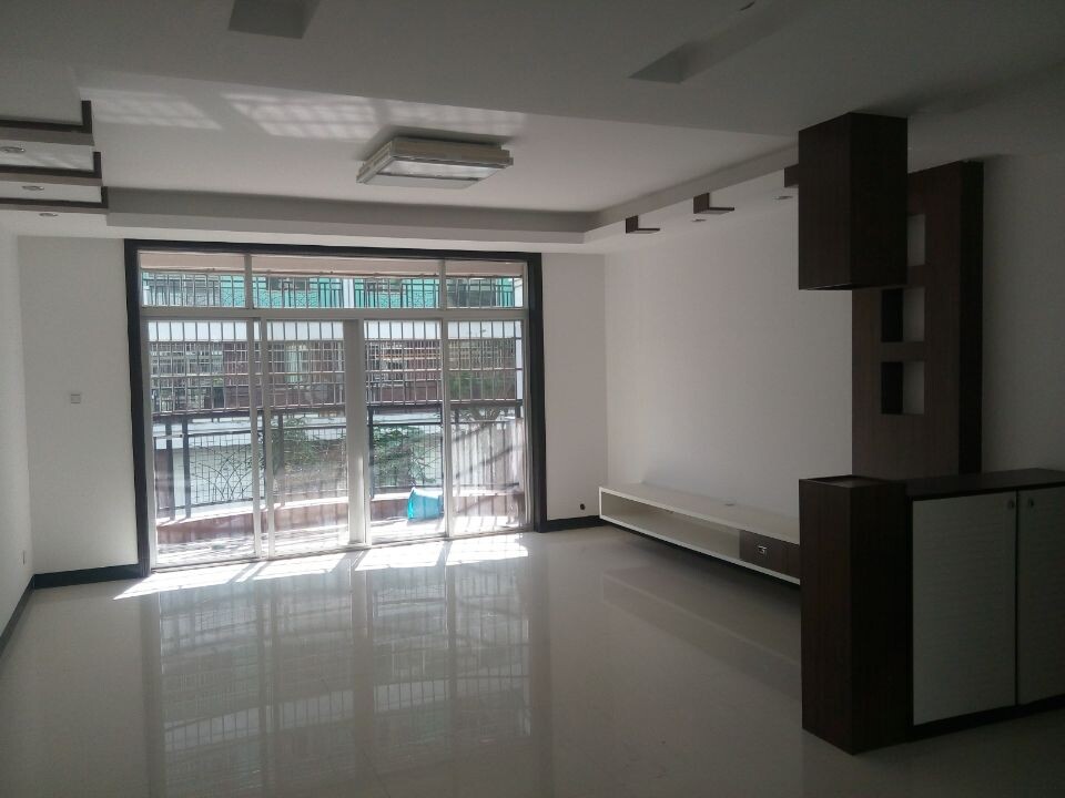 公务员小区 亏本十万精装修零公摊178坪送22