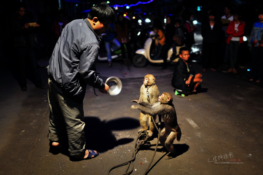 街头耍猴人-人文\/纪实-北海365网(beihai365.com)