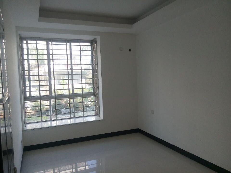 公务员小区 步梯二楼零公摊178坪送22坪车库