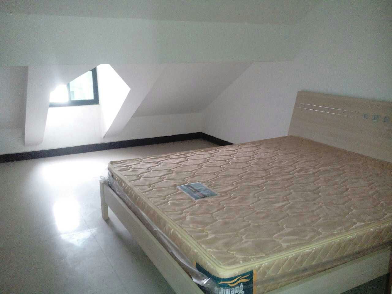 香槟郡简装88平 赠送50平 使用面积130平 只租