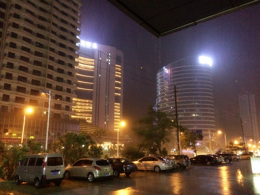 雨中的街景