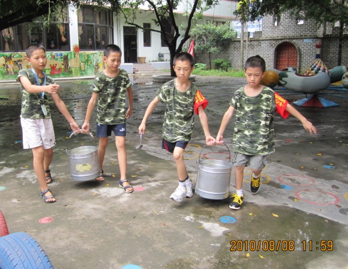 学校师生们一起感受酷暑军训~!收获多多-幼儿