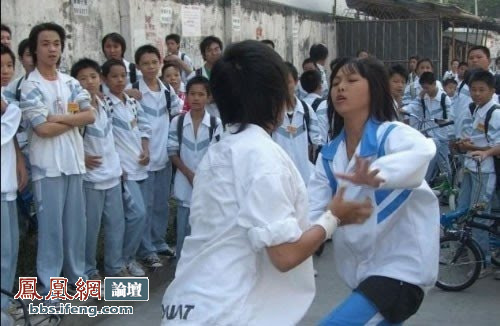 <em>北海</em>某<em>中学</em>:女孩子打群架,毕业几年的大姐大回