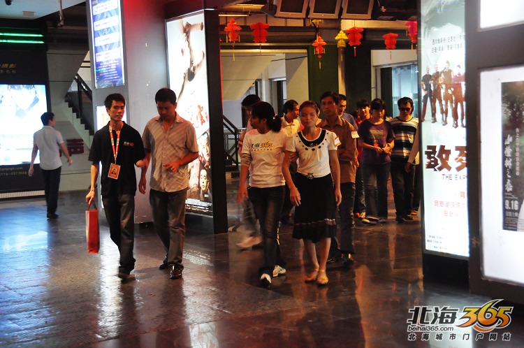 27位盲人看电影团队出发,走进影院看《山楂