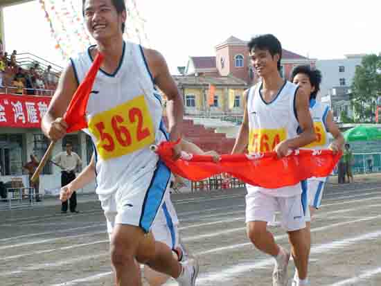 广西第五届农运会:集体奔小康接力赛跑-镜头里