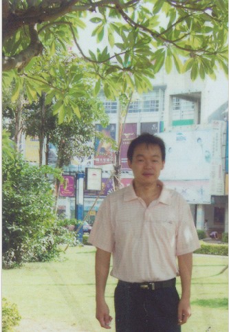 本人33岁,四川人。有工作人品好,月收入数千元