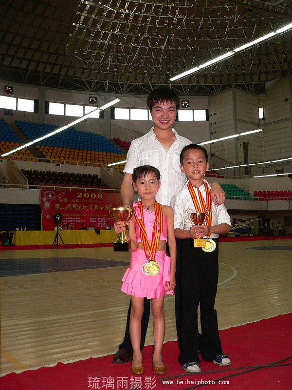 我市拉丁舞选手在国标舞全国公开赛上力夺16