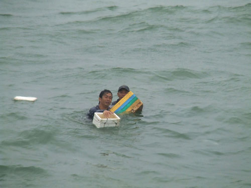 海军驻广西北海某舰艇部队电白艇在海警码头附近海域速