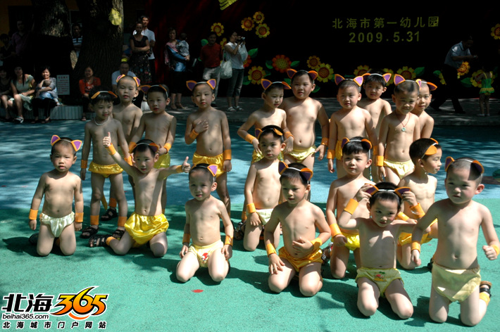 <em>小女孩幼缝</em>
