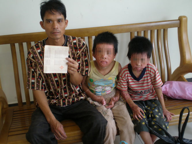 <em>姐妹</em>俩向热心的北海<em>网民</em>致谢(视频致谢,公布捐