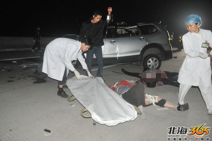 今日凌晨渝湛高速合浦段"跨海大桥"汽车撞尾,4人死亡