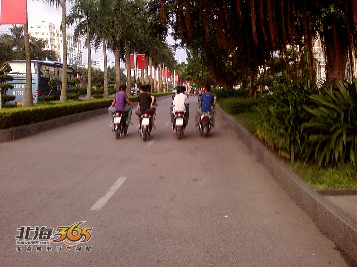 全区过去3年内中小学生发生交通事故1232起,