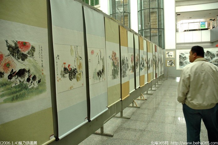 1.4"中国画坛百杰"之施乃扬画展在图书馆展出