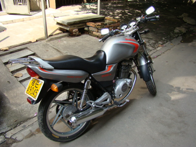 转让:02年豪爵街跑125C摩托车5500元包过户