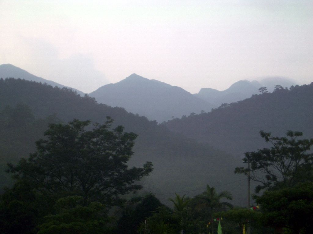 十万大山内部人口_十万大山