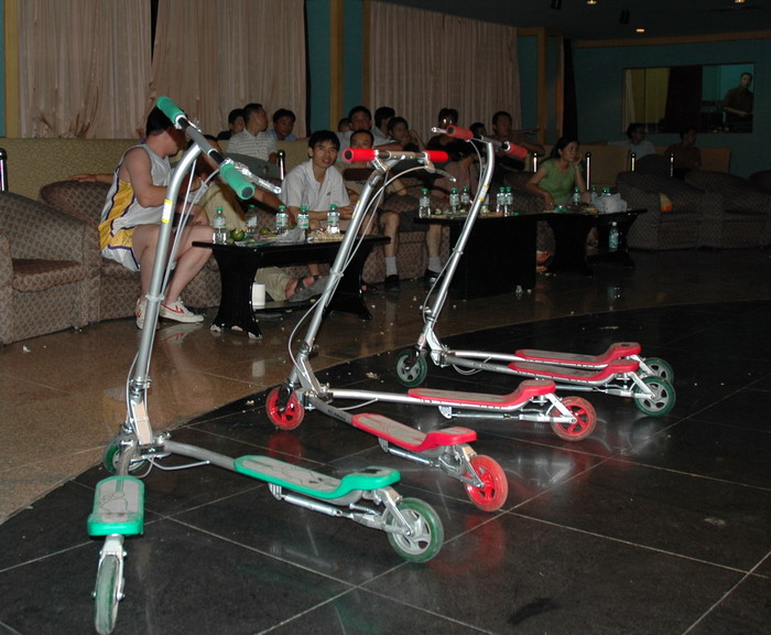 蛙式运动车让小型晚会增色不少!-八达俱乐部-北