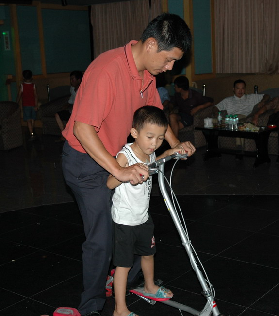 蛙式运动车让小型晚会增色不少!-八达俱乐部-北